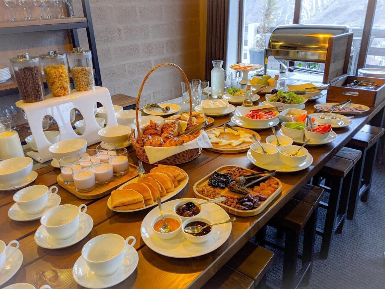 Alpine Lounge Boutique Hotel Kazbegi Dış mekan fotoğraf