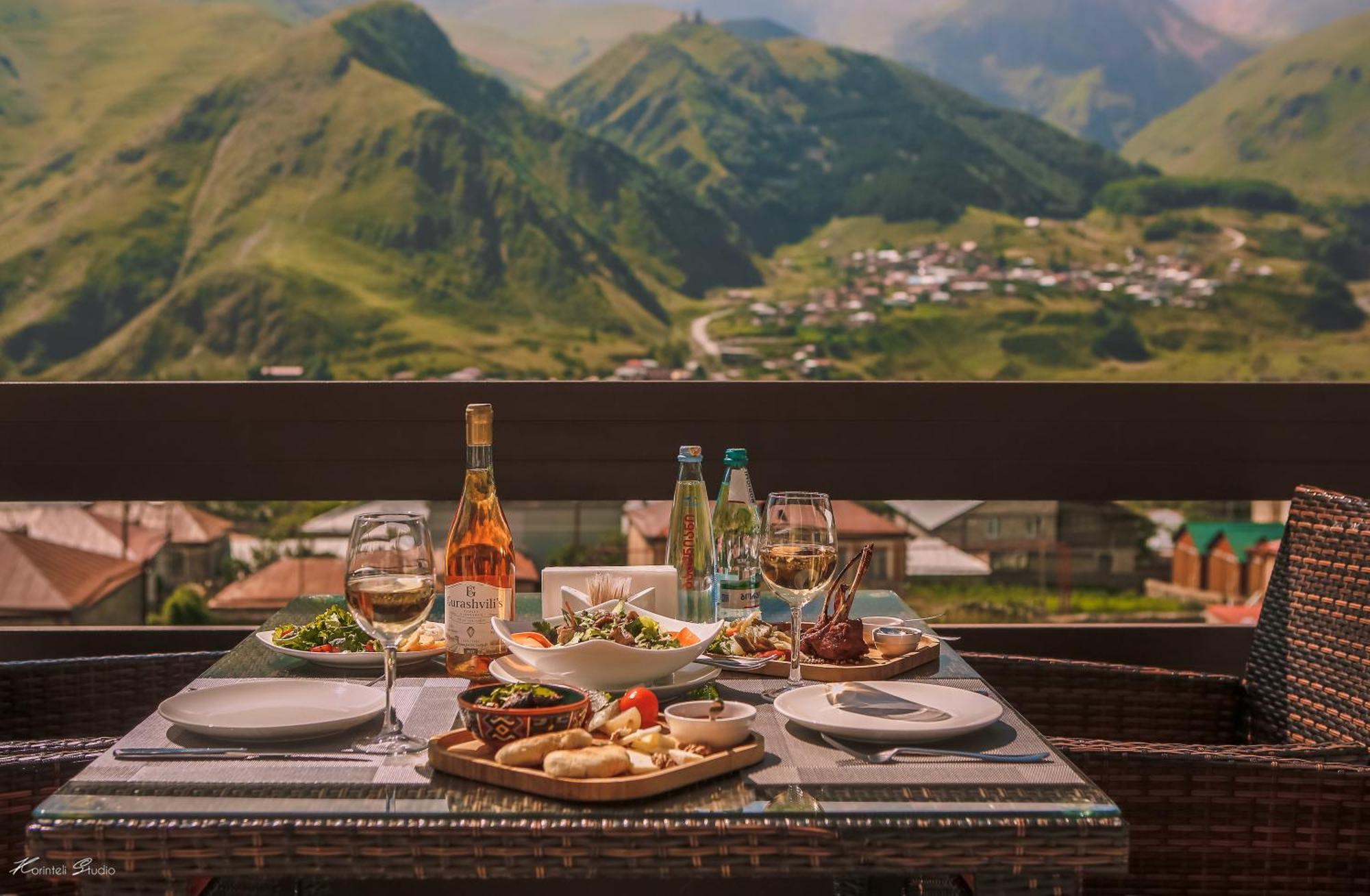 Alpine Lounge Boutique Hotel Kazbegi Dış mekan fotoğraf