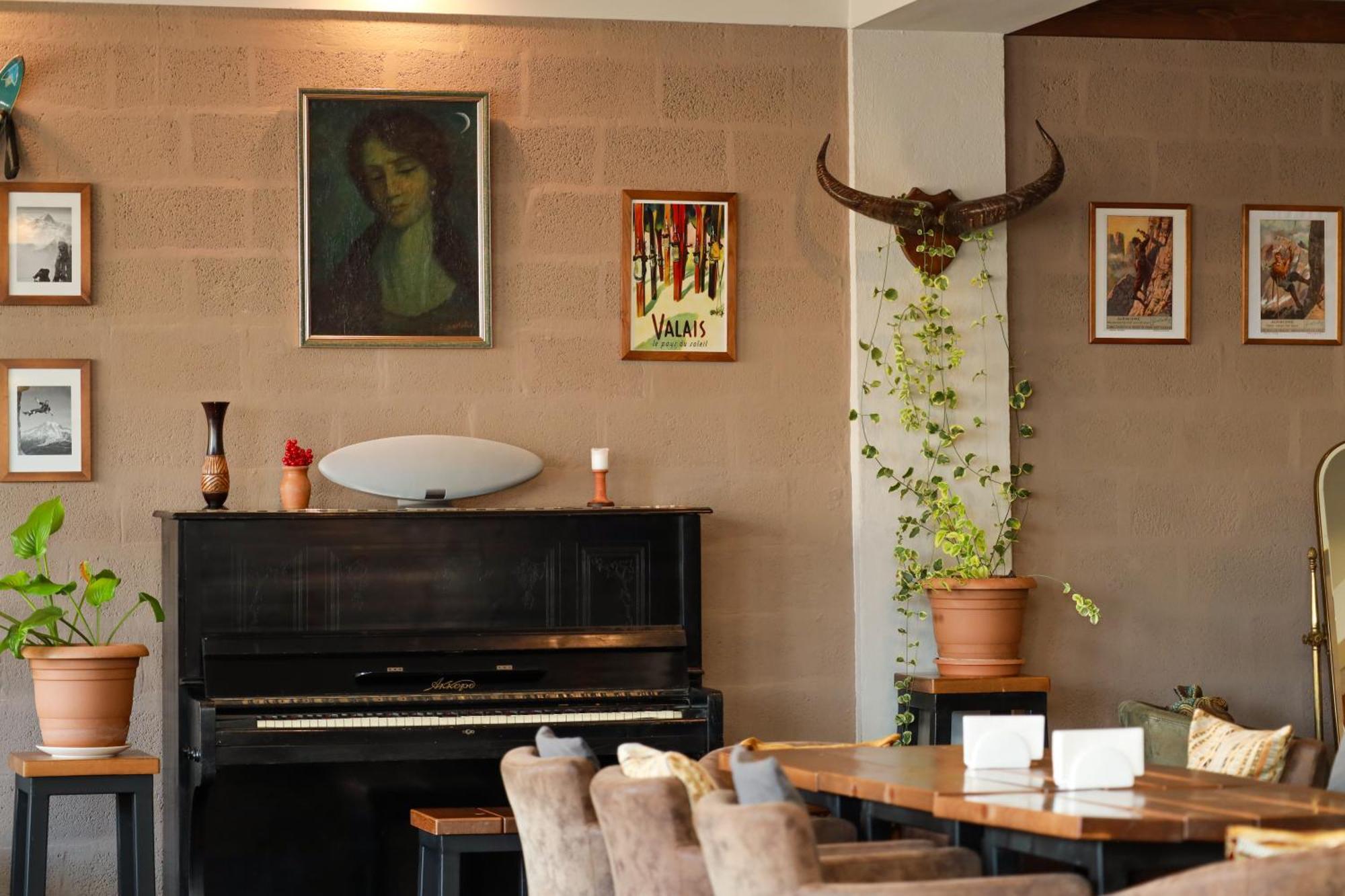 Alpine Lounge Boutique Hotel Kazbegi Dış mekan fotoğraf